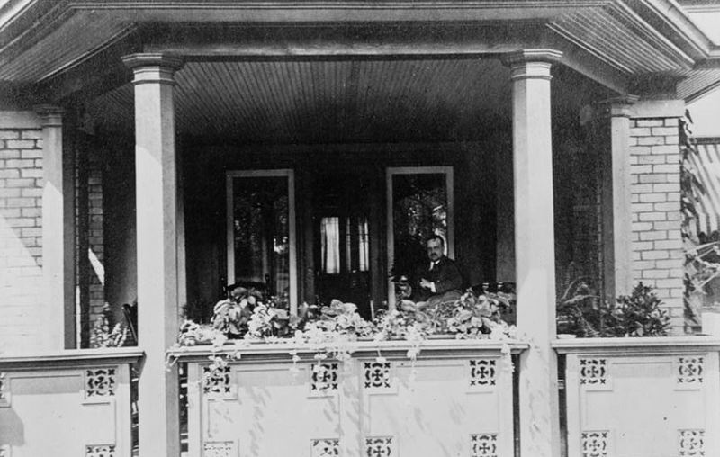 S.S. Brinsmaid House, Front Porch